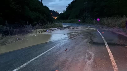 Trabzon Arsin’de heyelan: Atayurt-Santa yolu ulaşıma kapandı