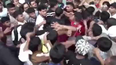 İPhone 17 almak için birbirlerine girdiler