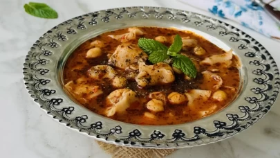 Yüksük Çorbası Tarifi: Mantı Çorbası Sevenlerin Favorisi