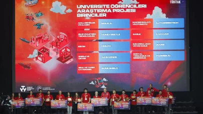 ALKÜ’lü TEKNOFEST birincileri ödülünü Cumhurbaşkanı Erdoğan'dan aldı