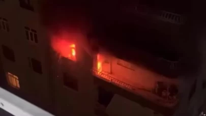 Gece saatlerinde 2 ev yandı