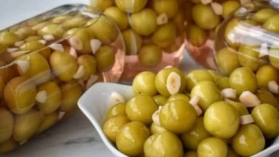 Kıtır kıtır tarif' Erik turşusu nasıl yapılır?