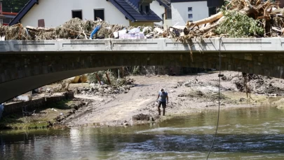 Almanya’yı sel vurdu: Şiddetli yağış hayatı felç etti