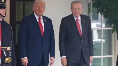 Cumhurbaşkanı Erdoğan, ABD Başkanı Trump tarafından Beyaz Saray'ın kapısında karşılandı