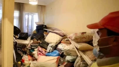 Antalya’da 'çöp ev operasyonu! İki evden tam 8 kamyon çöp çıktı