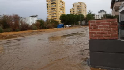 Adana Kozan’da fırtına ve yağmur etkili oldu