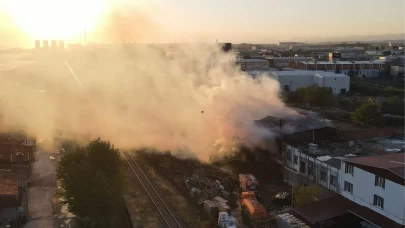 Samsun'da yangın çıkan kereste fabrikasında soğutma çalışmaları sürüyor