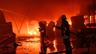 Kayseri'de keçe fabrikasında çıkan yangın 15. saatte kontrol altına alındı