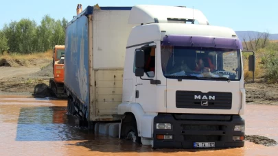 Sivas’ta kuma saplanan saman yüklü tır 2 gün sonra kurtarıldı
