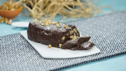 Bademli Yaz Helvası Tarifi: Hafif ve Fındıklı Yaz Tatlısı