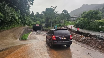 Arhavi'de sağanak sonrası heyelan riski