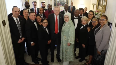 Cumhurbaşkanı Erdoğan, Blair House çalışanlarıyla hatıra fotoğrafı çektirdi