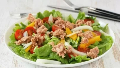 Ton Balıklı Salata Tarifi: Hafif ve Protein Dolu