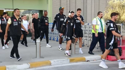 Beşiktaş kafilesi Göztepe maçı için İzmir’e ulaştı