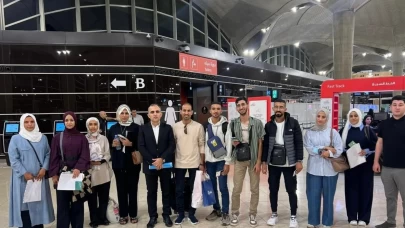 Azerbaycan, burs verdiği 14 Filistinli öğrenciyi Gazze'den tahliye etti