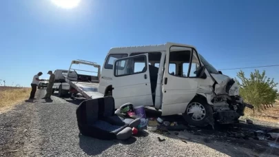Şanlıurfa'da işçi taşıyan minibüs ile otomobil çarpıştı