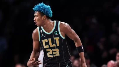 Anadolu Efes, Kai Jones ile sözleşme imzaladı