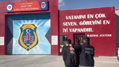 Böylesi az görülür! Midelerinden 136 kapsül uyuşturucu çıktı