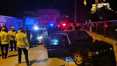 Çorum’da polis kovalamacası: Araç duvara çarptı, silah ve ecza hapları ele geçirildi!