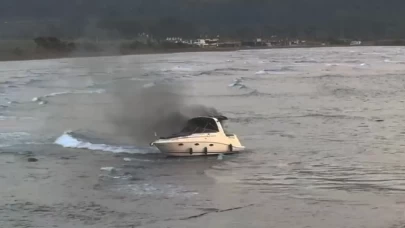 Akyaka’da tekne yangını