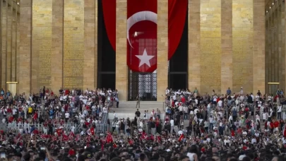 Anıtkabir 30 Ağustos'ta 630 bini aşkın ziyaretçiyi ağırladı