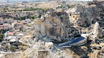 Kapadokya'da Kadıkalesi'nin bir bölümündeki kaya parçaları koptu