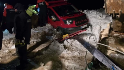 Rize Çamlıhemşin Trovit Yaylası’nda çığ paniği: 15 kişi ve hayvanlar kurtarıldı
