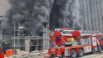 Kadıköy'de 20 katlı rezidans inşaatında yangın