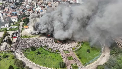 Nepal'de hükümet yetkilileri halktan helikopterle kaçtı