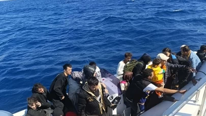 Didim açıklarında düzensiz göçmenleri taşıyan bot battı
