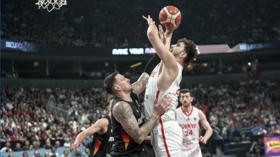 Kabine üyeleri, A Milli Erkek Basketbol Takımı'nı tebrik etti
