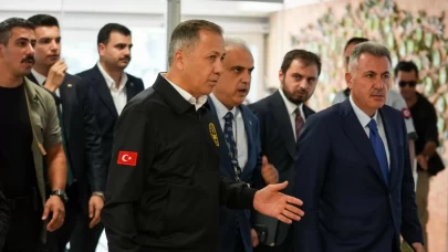 Bakan Yerlikaya, İzmir'deki saldırıda yaralananları ziyaret etti