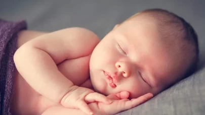 Yeni doğan bebeklerde uyku düzeni nasıl sağlanır?
