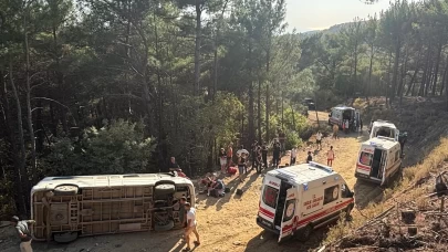 Kazdağları'nda tur minibüsü devrildi