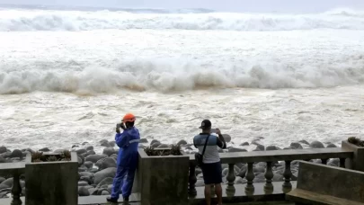 Süper tayfun "Ragasa" kıyıları vurdu!