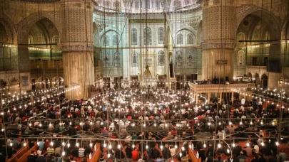 Cuma Namazına Geç Kalanlar: Selamdan Sonra Kılınmayan Rekatler Nasıl Tamamlanır?