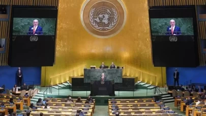 Netanyahu konuşurken herkes salonu terk etti