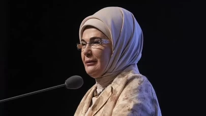 Emine Erdoğan’dan Gazze İçin Tarihi İmza: “Çocukların Eğitim Hakkı Elinden Alınamaz”
