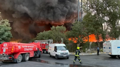 Alevler fabrikayı sardı: Çok sayıda ekip müdahale ediyor