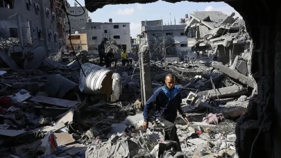 Gazze’de öldürülen İngiliz yardım gönüllüsü: Avukat Khan, İngiltere’yi bilgi saklamakla suçladı