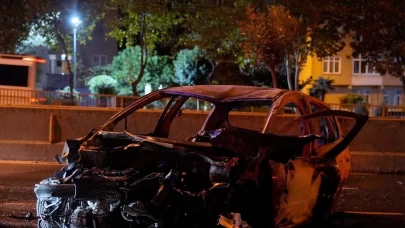 Esenler’de feci kaza: 5 yaralı, araç alev alev yandı