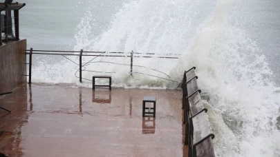 Dalga boyu 4 metreye ulaştı