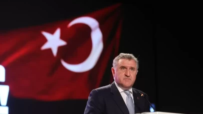 Bakan Bak'tan, milli yüzücü Defne Kurt için tebrik mesajı
