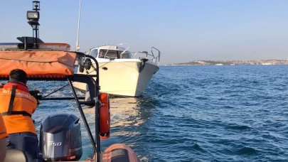Ortaköy önlerinde sürüklenen tekne kurtarıldı