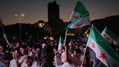 Suriye halkı, Eş-Şara'nın BM'ye hitabını dinlemek için meydanları doldurdu