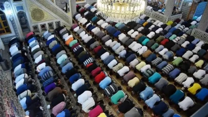 Kamet bitmeden namaza başlanır mı? İşte Diyanet yanıtı ve detaylar