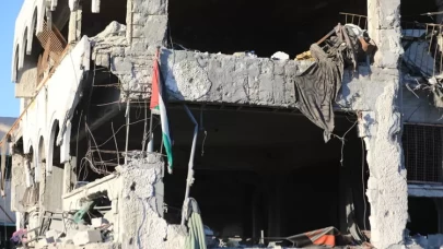 İsrail ordusu, Gazze'deki bir ilkokulu havaya uçurdu