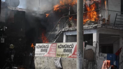 Benzin döküp evi ateşe verdi, oturup yangını izledi