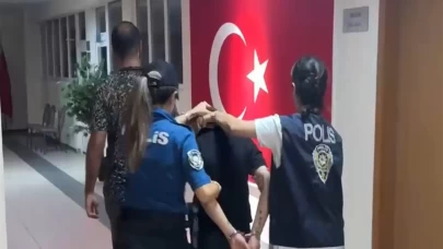 Avcılar'da Türk Bayrağı'nı araçların önüne atan kadın tutuklandı