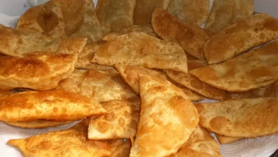 Çiğ Börek Tarifi: Kıymalı Çiğ Börek Nasıl Yapılır? Malzemeleri ve Püf Noktaları